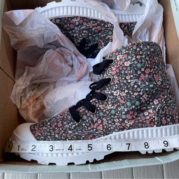 Source Unknown Shoes - Floral Boots Women’s Size 9